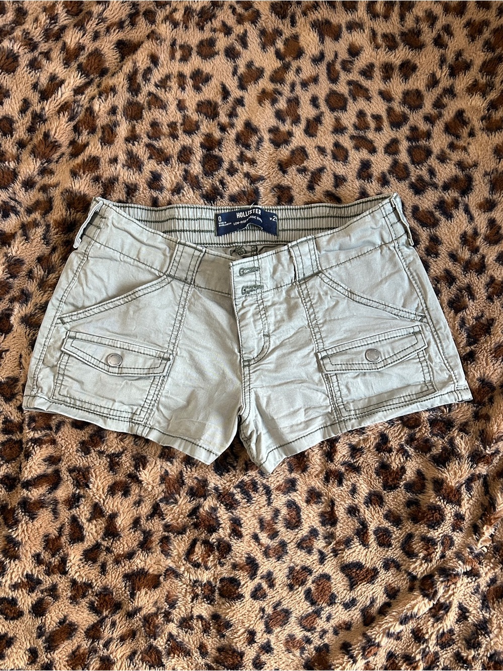 lowrise holster khaki green shorts